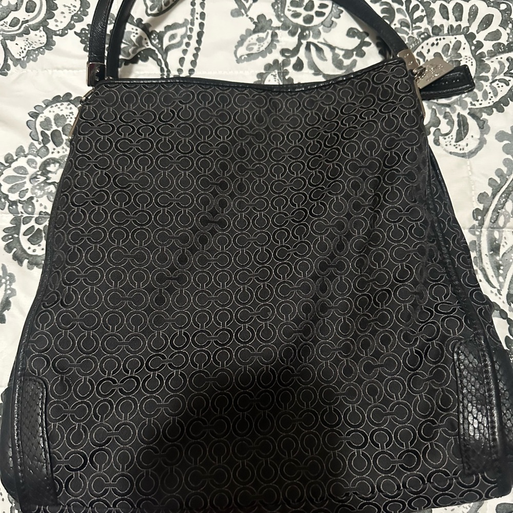 Black Logo-Pattern Shoulder Bag